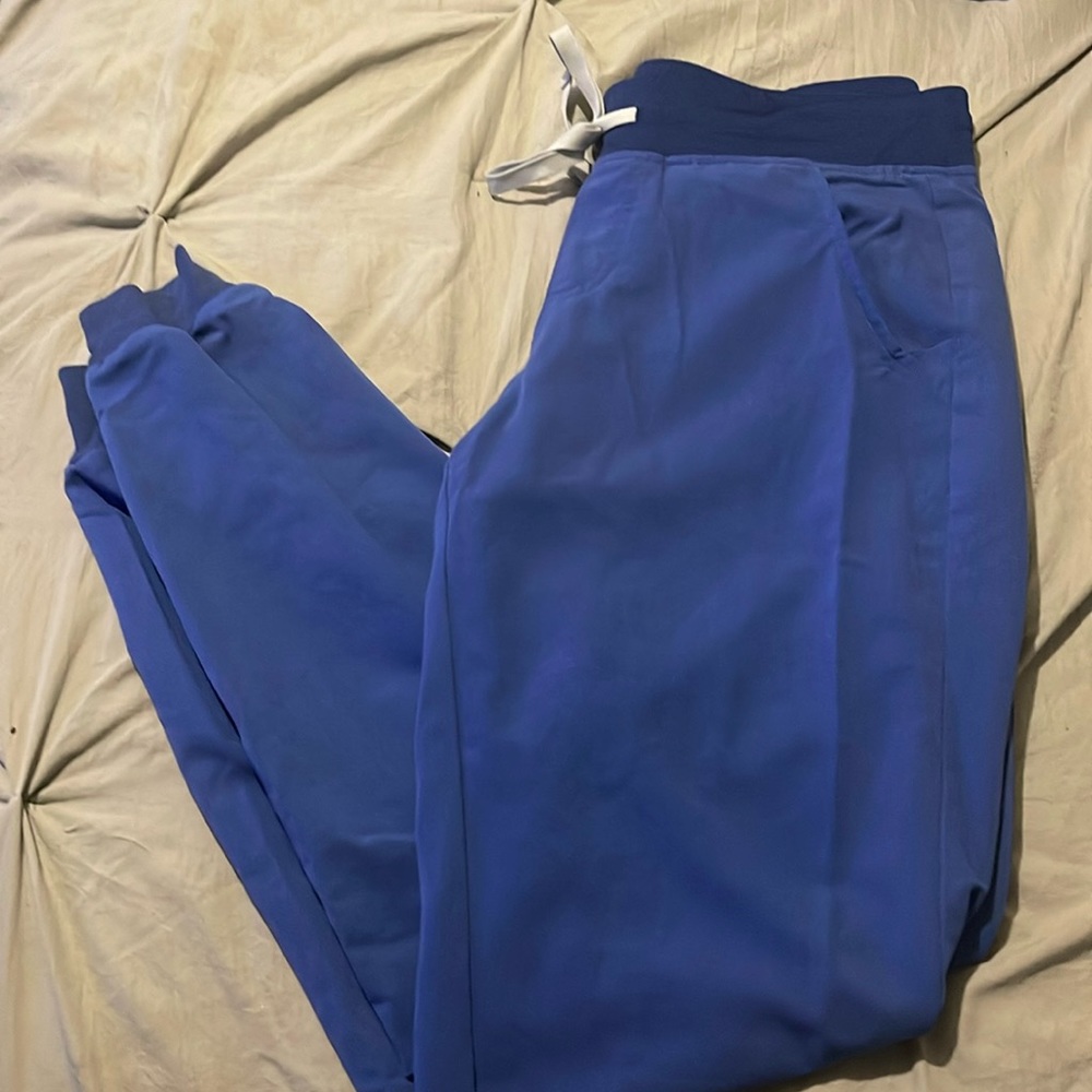 Figs small tall Zamora jogger scrubs and small Catarina one pocket scrub top